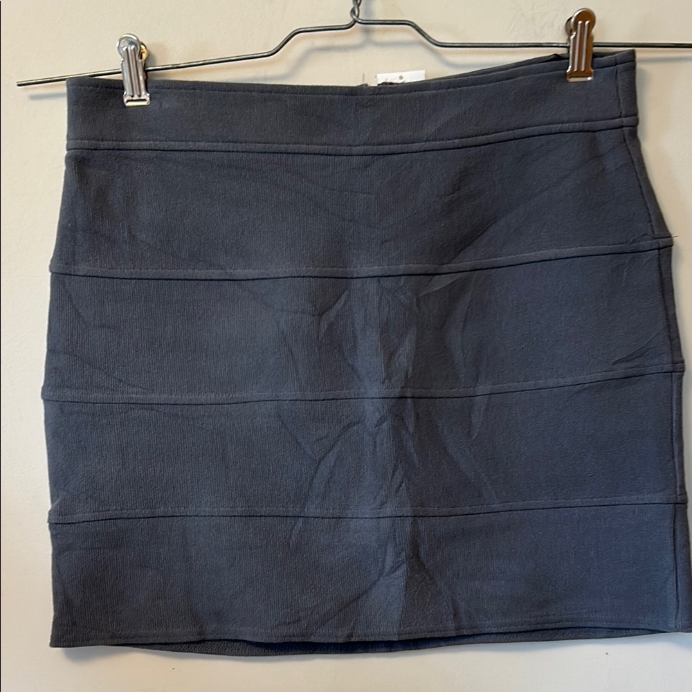 New York & Company grey stretchy mini skirt size 6 fitted back zipper NWT